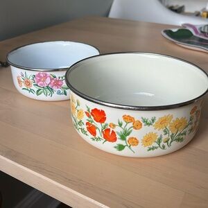 Kobe Kitchen Vintage Enamel Nesting bowls floral